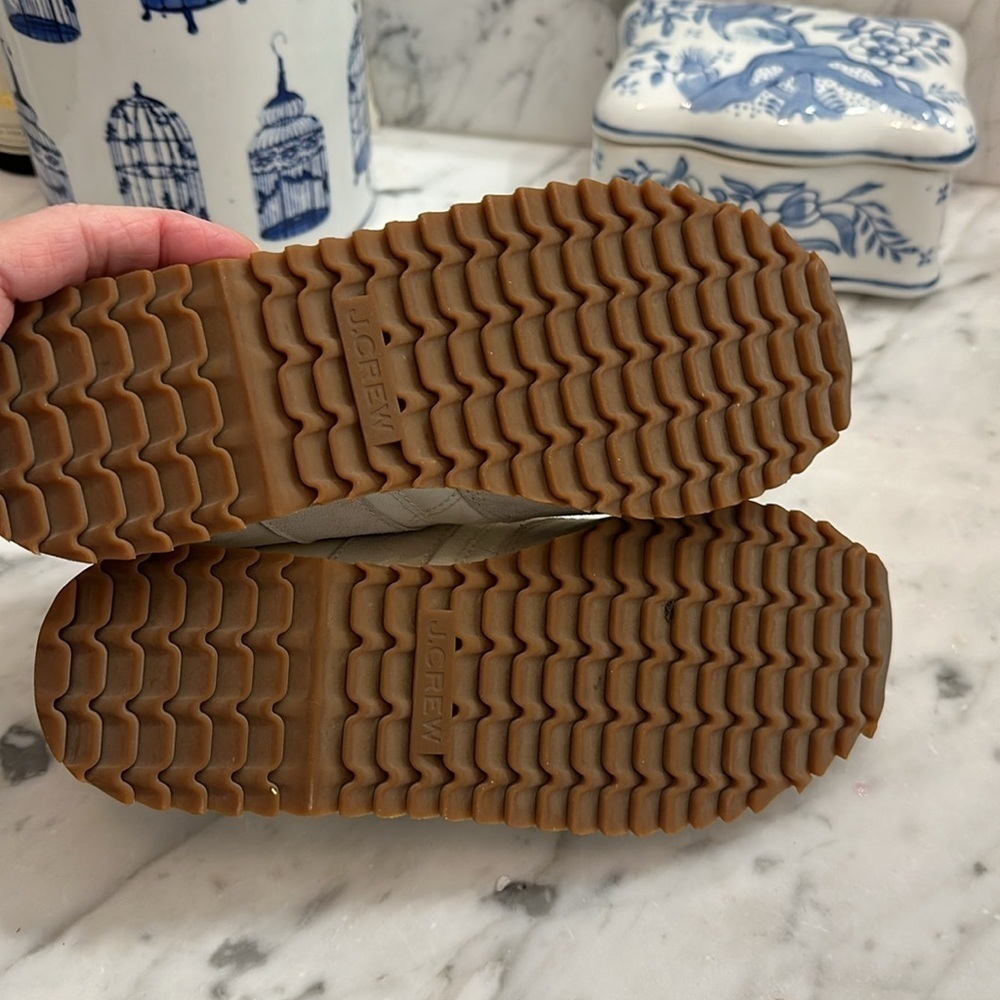 J Crew women retro sneaker size 6 off white with gold excellent worn 2-3 times - Picture 9 of 11